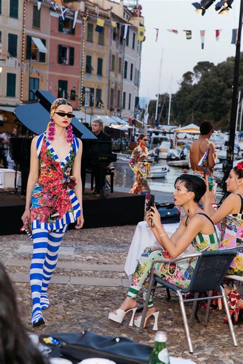 portofino scogli pubblicità dolce gabbana|Dolce&Gabbana x Mytheresa, sfilata a Portofino .